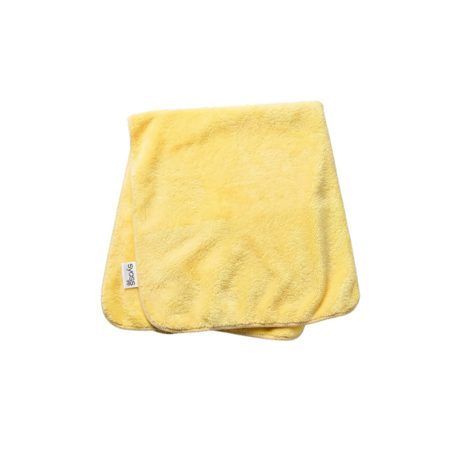 产品精修，置于纯净的纯白背景上。冻结当前视角，严格匹配原图结构，保留布标细节，去除瑕疵划痕。毛巾面料纹理清晰，空气感填充，3D立体效果，增强光影立体感，材质明暗关系强烈，提升整体质感和高级感，整体亮度预览效果