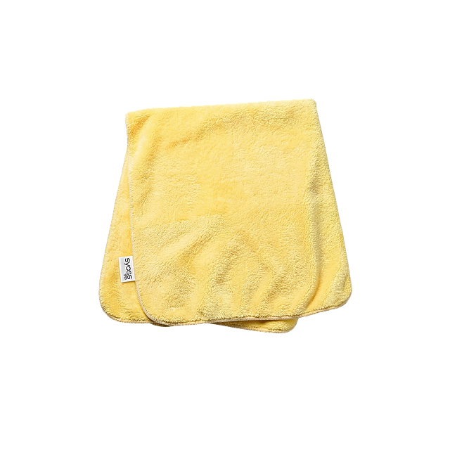 产品精修，置于纯净的纯白背景上。冻结当前视角，严格匹配原图结构，保留布标细节，去除瑕疵划痕。毛巾面料纹理清晰，空气感填充，3D立体效果，增强光影立体感，材质明暗关系强烈，提升整体质感和高级感，整体亮度提高，明亮专业棚拍光，体积光，真实接触阴影。禁止扁平化、禁止纸片感、禁止褶皱、禁止模糊、禁止丢失细节