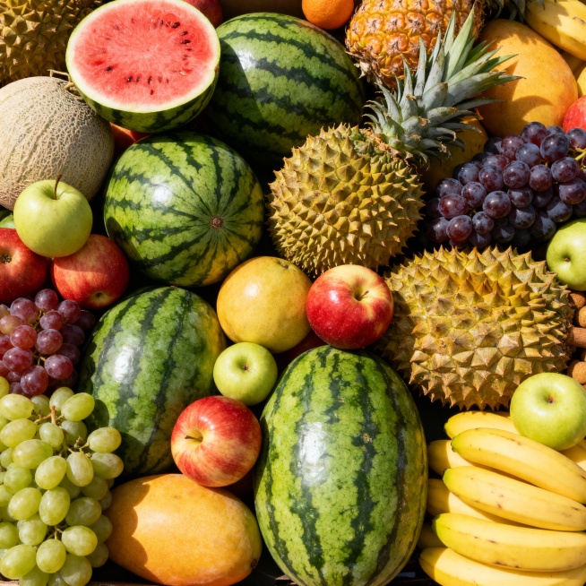 生成整个水果堆的场景，尺寸1600*1600像素预览效果