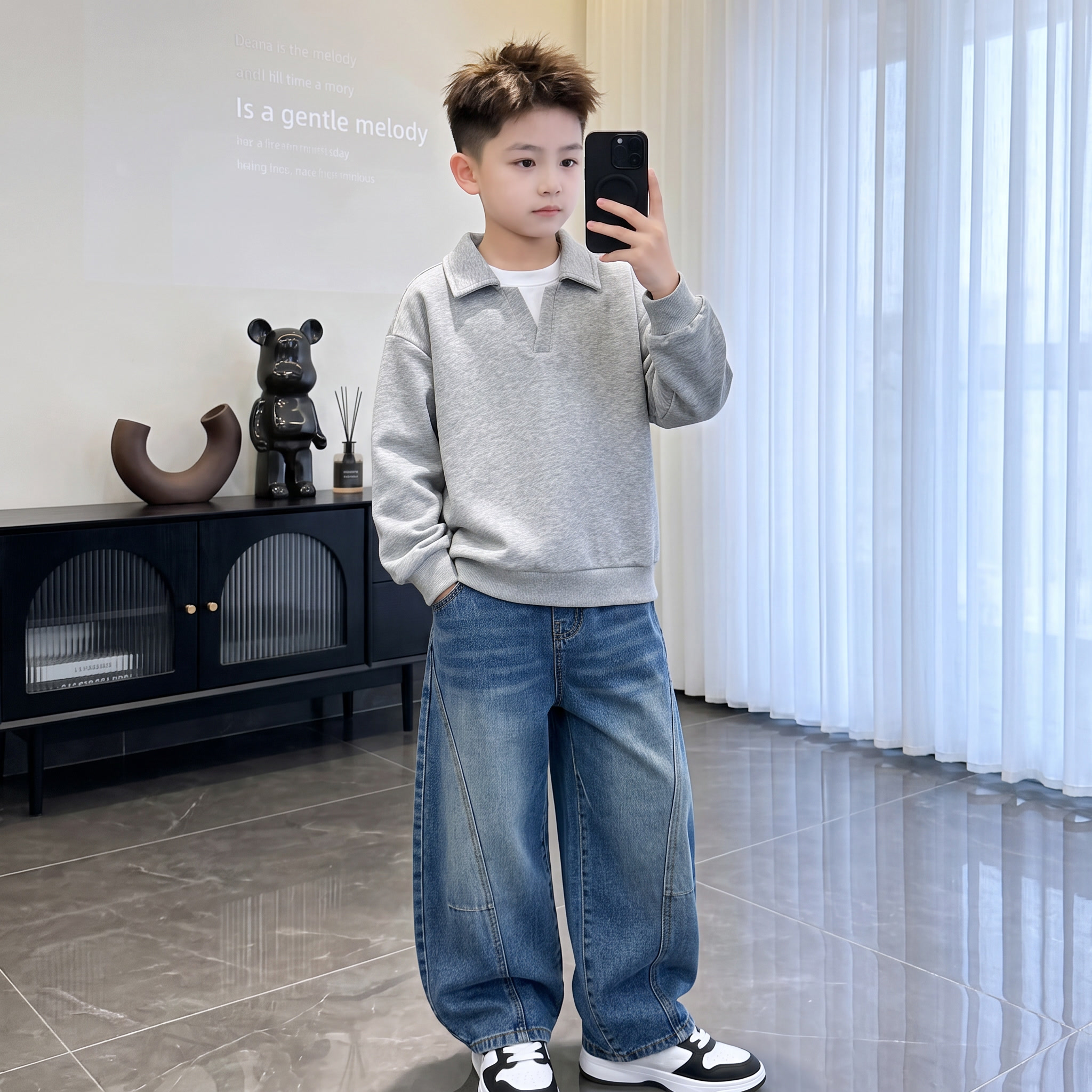 用图1的衣服和图2的裤子替换图的3的人物穿搭衣服裤子，保留原场… - 图片创意预览