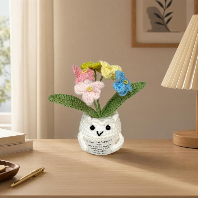 [主图-3] Handmade crocheted forget-me-not potted ornament displayed on a modern desk in a home living预览效果