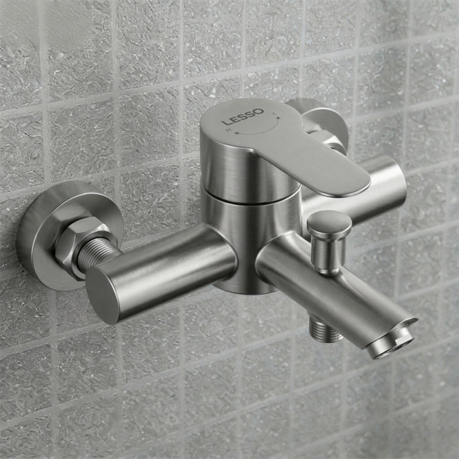 保持产品形状与背景不变修正产品接触区，统一光影使产品高光阴影与背景完全匹配，整合背景光影层次以贴合真实静物摄影效果，强化产品与背景融合度。对金属进行专业级精修，增强金属材质的视觉表现力，光影渲染符合物预览效果