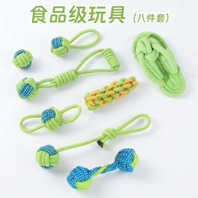 产品主体位于画面绝对正中心，垂直居中，水平居中，顶部空白区域与底部空白区域高度严格相等，严禁偏下，严禁贴边，严禁切图。正视，微俯拍视角。严格保持原图中所有狗狗绳结玩具的形状、颜色、编织结构完全不变，严预览效果