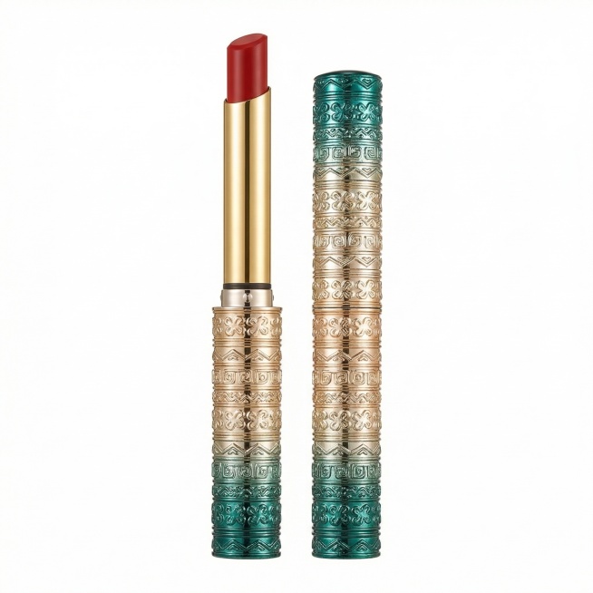 Keep the product appearance 100% consistent with the original image, a vintage carved green lipstick预览效果