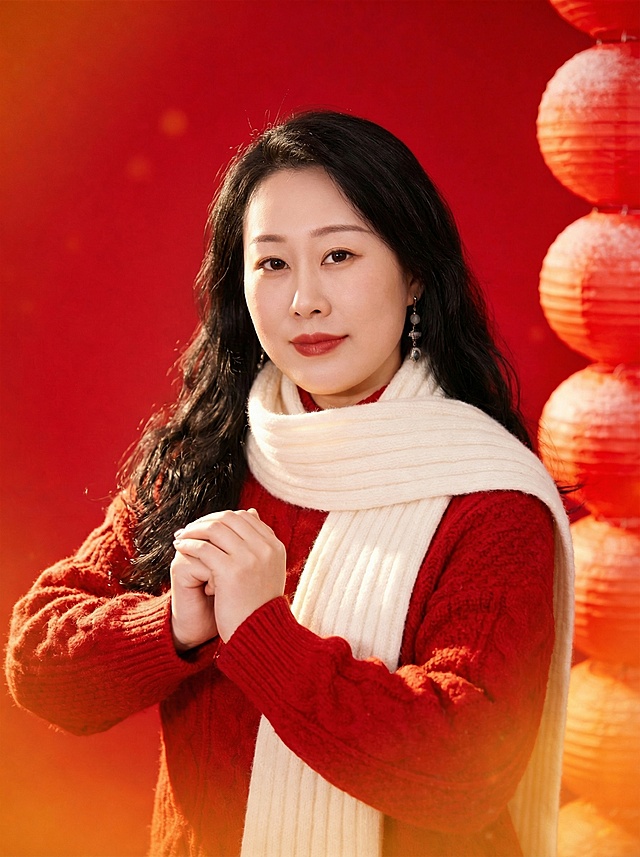 保持其他元素不变，把头发变成波浪型的长发