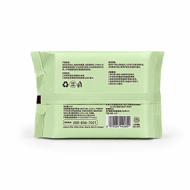 产品精修，C4D精修风格，3D渲染质感，产品置于纯白背景上，专业商业棚拍光，5500K标准中性白光，轮廓光，体积光，曝光正确，强烈真实立体感，标准透视校正，正常透视焦段，保持正视图机位，接地处保留干净浅淡的自然接触阴影，严禁大片投影、脏灰阴影和悬浮感，主体居中，商品完整入画不裁切，商品外轮廓视觉体量约画面60%-80%，四边均匀留白约10%-20%，严禁满幅铺满与贴边顶满，极致超清画质，细节清晰锐利，商业级3D渲染质感，明显提升商品表面洁净度，清理灰尘、污渍、指纹，智能平整皱褶、压痕、塌陷和鼓包，修复边缘毛糙、锯齿，提升表面洁净度和商业新品感，清除旧痕、灰暗、脏斑和不均匀色块，锁定原图商品颜色，颜色以输入图为唯一参考，分段部件颜色边界按原图锁定，还原真实物理色彩，消除灰暗感和偏色，锁定原图包装形态、开合关系、功能区、材质分区、文字标识和可见配件，禁止新增原图不存在的配件、改变开合结构，锁定原图商品轮廓、件数、部件位置、连接关系、标签文字和可见功能细节，只做精修不重绘结构，包装主体塑料膜：哑光/半哑光塑料质感，柔和漫反射，低高光；文字印刷区：哑光印刷质感，小字和条形码清晰锐利；封口压纹：压纹细节清晰，比例1:1