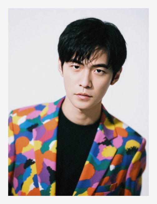 一个男生，白色背景预览效果