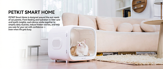将图片左上角的文字"PETKIT小佩"替换为英文标题"PETKIT SMART HOME"，并在标题下方添加描述文字"PETKIT Smart Home is designed around the real needs of cat parents. From feeding and hydration to litter care and health insights, each device works together to simplify daily routines, reduce hidden worries, and help you care for your cat with confidence — even when life gets busy."，放置在图片左侧空白位置，保持文字清晰，不遮挡主体产品，保持整体画面风格自然协调，其他内容不变