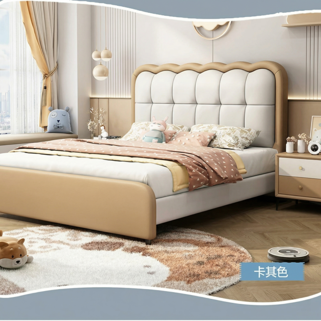 [主图 9] 卡其色款式展示，氛围风格为温馨舒适家居治愈风，商业摄影质感、光线柔和通透、产品清晰真实、画面干净高级。完整展示卡其色配色儿童床，保留云朵波浪床头造型，背景与光影风格和主图1保持一致，墙面预览效果