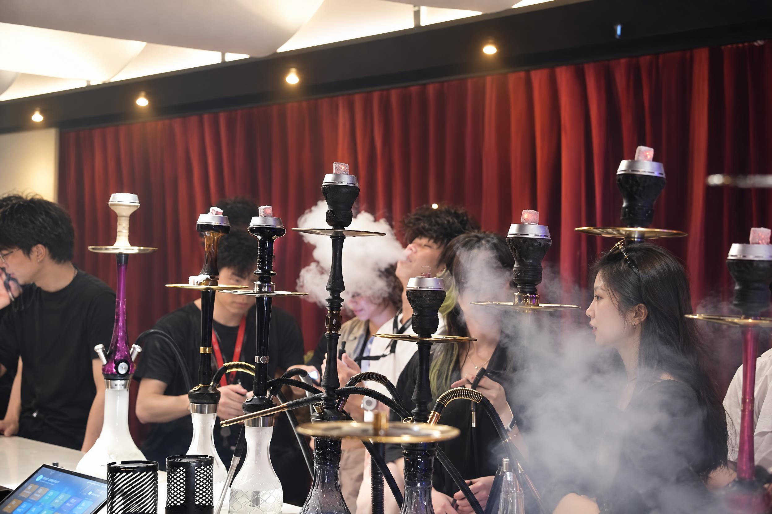 提升整体画质，去除噪点，增强精修质感，保留真实自然的写实质感，… - 图片创意预览