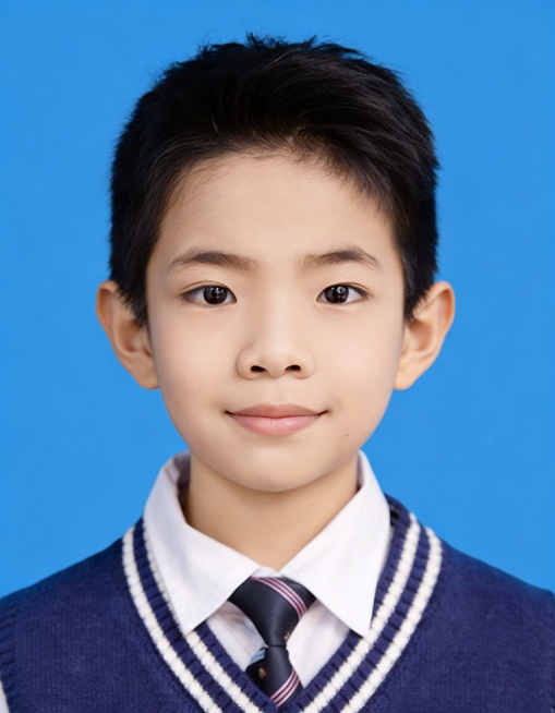 保留第一张图中人物发型、脸型、年龄特征生成标准样式纯正面儿童证件照;人物主体严格居中,头部大小与位置严格对齐第二张图,双肩水平平衡,面部中轴线对齐画面中心,正视前方;标准儿童证件照构图,人物绝对居中,预览效果