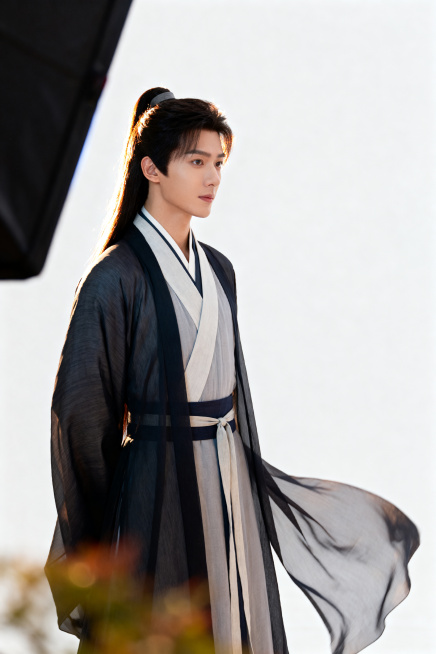 影视级高颜值帅气古风男子，侧面站立，穿着传统汉服，纯白色背景，高清质感，细节丰富，影视级光影，全身人像预览效果