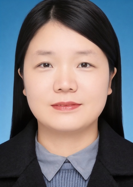 保留第一张图中人物发型､脸型､年龄特征生成标准样式纯正面证件照;人物主体严格居中,头部大小与位置严格对齐第二张图,双肩水平平衡,面部中轴线对齐画面中心,正视前方;标准证件照构图,人物绝对居中;头顶上方预览效果