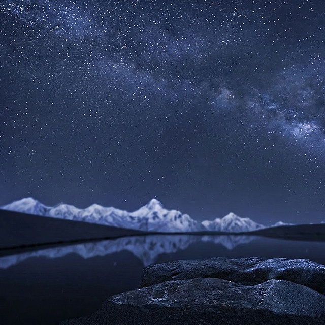 保留背景，不要产品