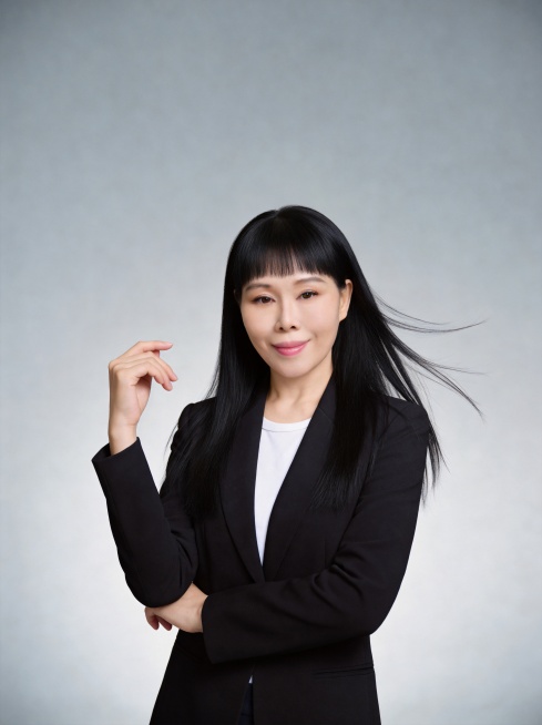 保留原图的人物、服装、姿势和背景，仅修改发型：将人物的头发改为黑色披肩长直发，长发飘飘的自然效果，额头带有整齐的刘海，保持整体专业商务形象照的风格不变预览效果