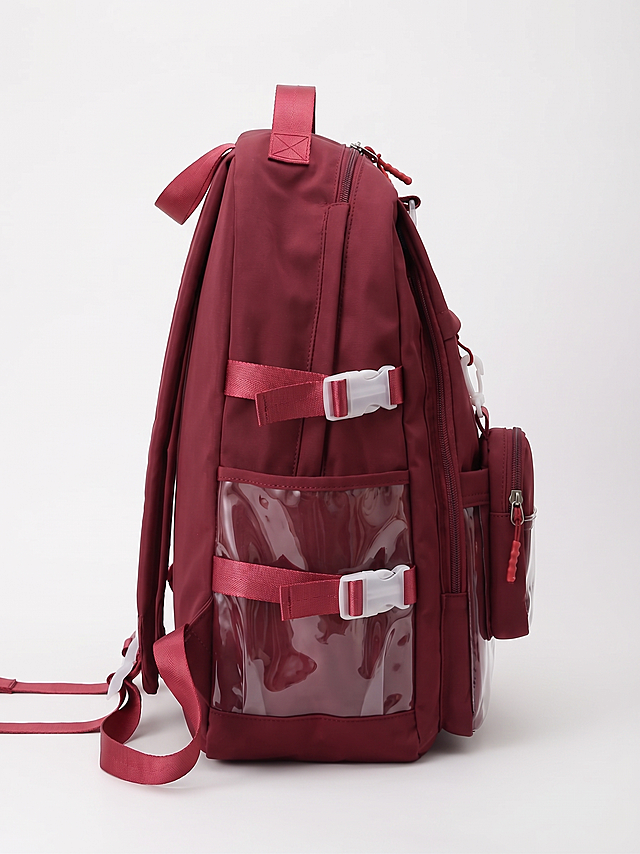 [主图 2] 双肩背包侧面展示。保持原产品酒红色、材质、细节与原图绝对一致，杜绝变形和色差。极简纯色背景，商业棚拍，柔和时尚摄影光，高级感。商品主体占比60%-80%，平视侧面视角，景深清晰，产品清晰真实，画面干净高级，2k分辨率。负向提示词：变形，水印，文字错乱，产品图模糊，背景杂乱。