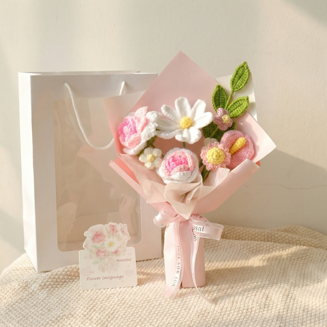 电商主图，母亲节限定礼物，手工编织毛线花束，展示完整花束、配套透明礼品袋和花语贺卡，柔和自然光，浅色系ins风背景，凸显高级感预览效果