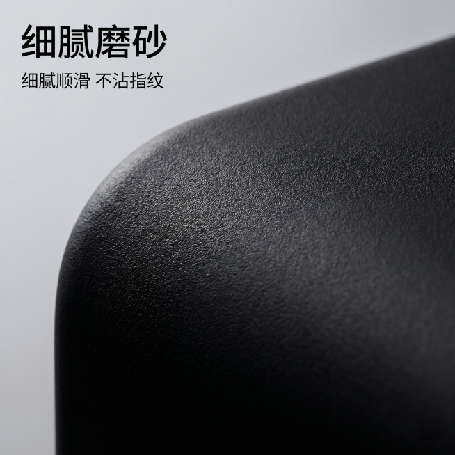 [主图 3] 黑色磨砂软糯手机壳材质细节展示。氛围风格：微距特写品质感，突出磨砂细腻质感。画质：商业摄影微距特写，超高清细节，纹理清晰自然。元素：微距放大展示手机壳磨砂表面，局部特写细腻磨砂纹理，保持预览效果