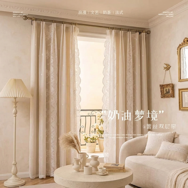 不改变窗帘面料材质和文字，将场景切换为奶油风家装场景，改变展示角度预览效果