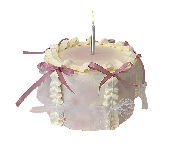 把整个蛋糕抠出来，并消除底托