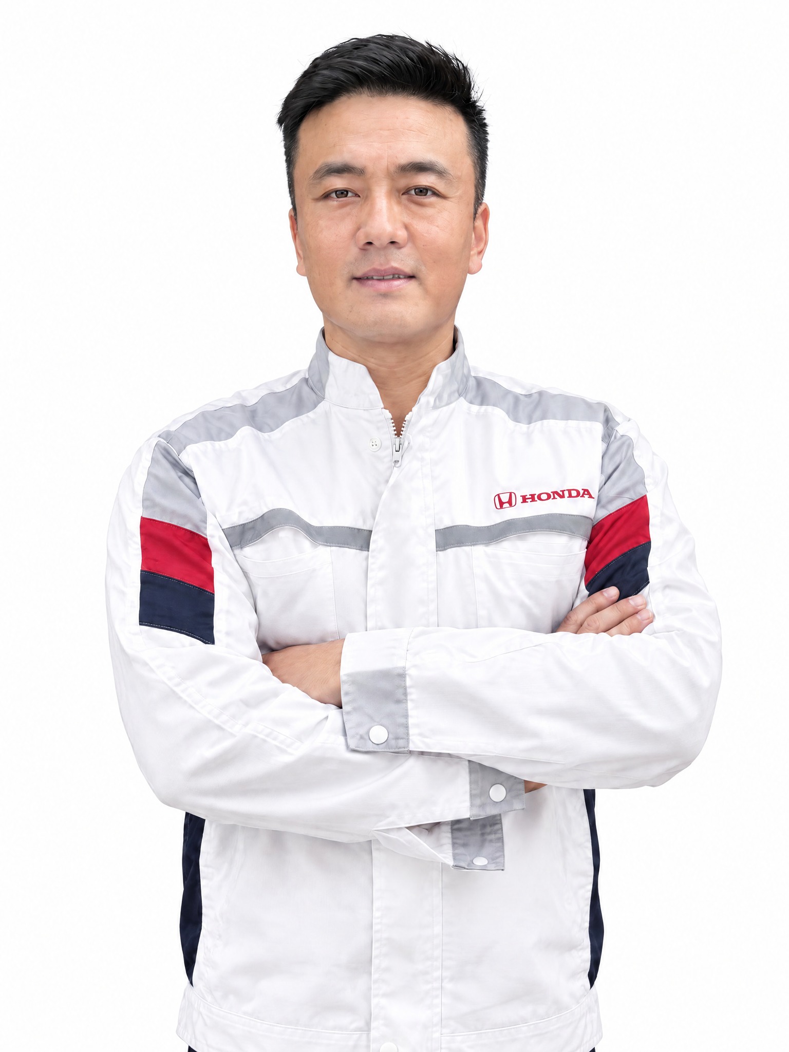 对图中男性进行肤色提亮精修：1. 改善暗黄肤色，提亮整体肤色，… - 图片创意预览