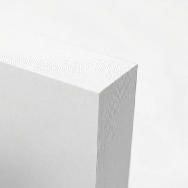 参考原图构图和质感，将圆角改为清晰的直角，保持白色纸张纹理和侧边层叠效果，背景为纯白，保留写实光影预览效果