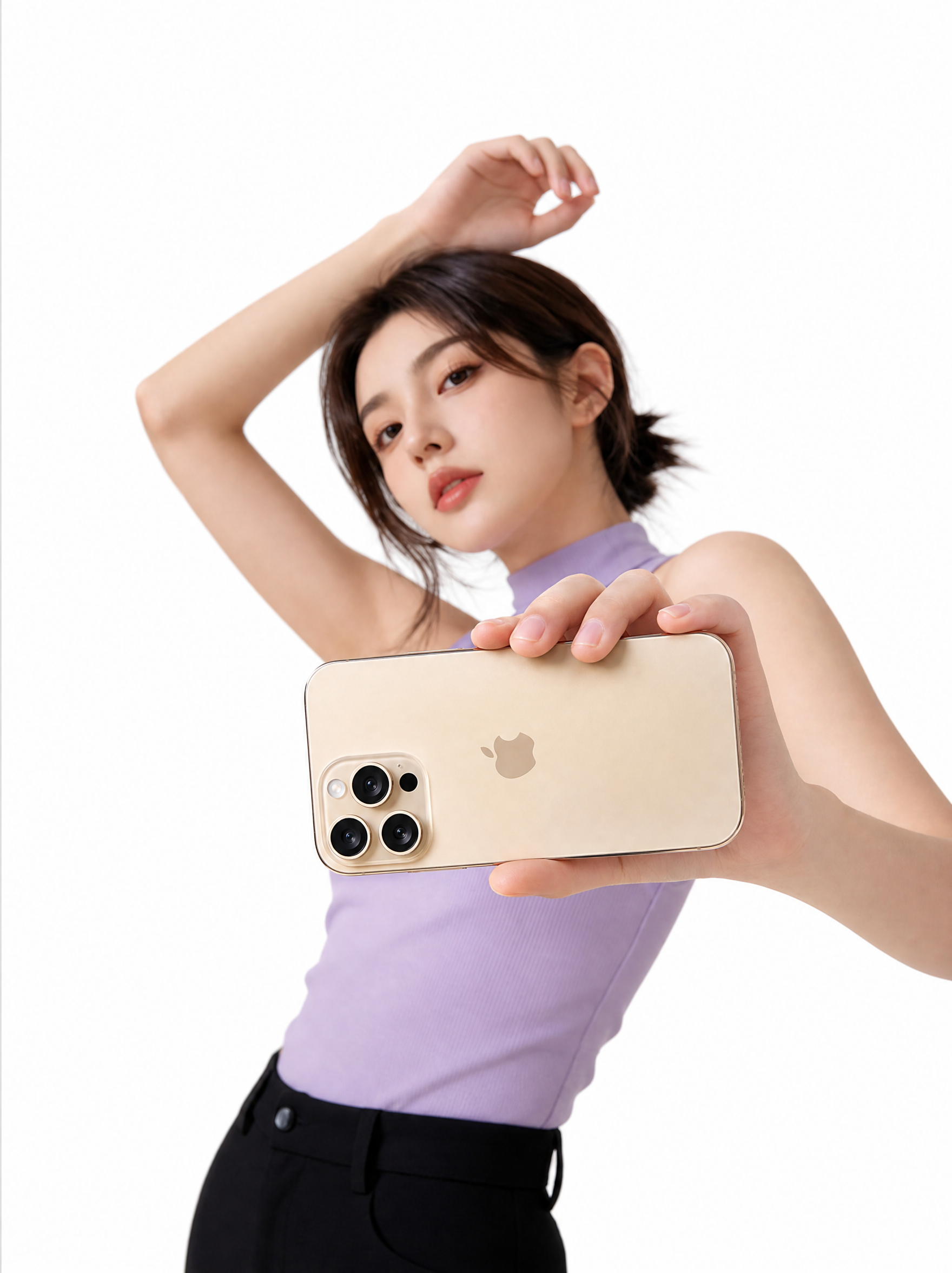 将图中美女手中的银色木质拼接产品替换为金色iPhone 16… - 图片创意预览