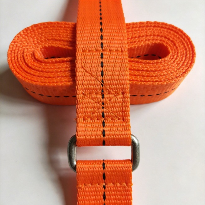商品主图，特写展示5CM宽橙色高强涤纶拉紧器的编织纹理，突出高密度高强材质特性，简洁背景，高级感风格，抖音平台电商主图预览效果