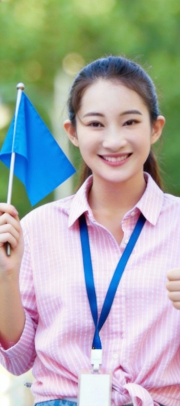 以左图为主图，换上右边图片的旗子，人物换个脸预览效果
