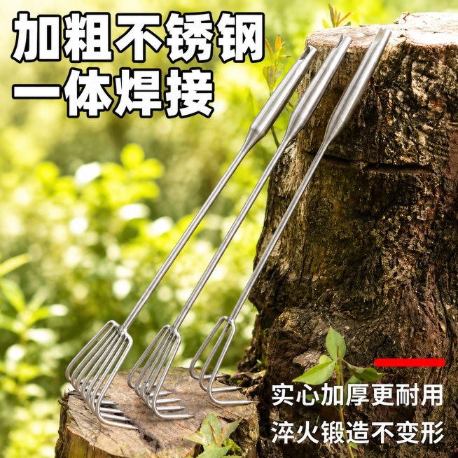 基于原图，更换背景为明亮浅调的户外虚化绿植背景，保留三款产品的展示位置和树桩展示台不变，让背景更干净明亮，突出产品主体。保留所有文字内容和排版位置不变，修改文字颜色：主标题“加粗不锈钢一体焊接”改为白预览效果
