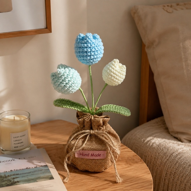 [主图-3] Home living room scene display, this handmade crochet tulip placed on the desktop of the bedr预览效果