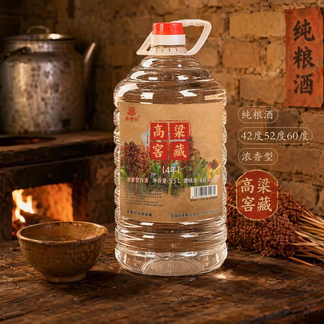 商业级产品摄影。
主体：桶装白酒严格参照上传产品图，完整保留组件、轮廓、结构、比例、材质、颜色与产品本体上的文字信息。产品占画面65%，完整不裁切，近景构图，产品为绝对视觉焦点。卖点保留"高粱窖藏"、预览效果