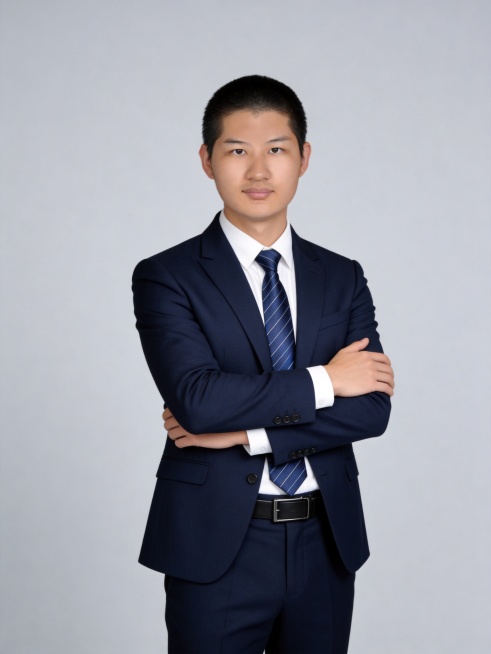 参考图中保留人物脸型、发型、年龄等特征生成职场形象照,标准焦段50mm,f/4光圈(f/2.8-f/4区间),平视视角(镜头与人物视线齐平);人物占画面70%,人物居中(居中构图),位于画面中心,为视预览效果