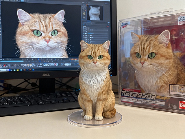 3D重拟物风格猫咪手办，毛发生长细节逼真，实景感十足，搭配数字建模画面，展现设计与现实的完美融合。