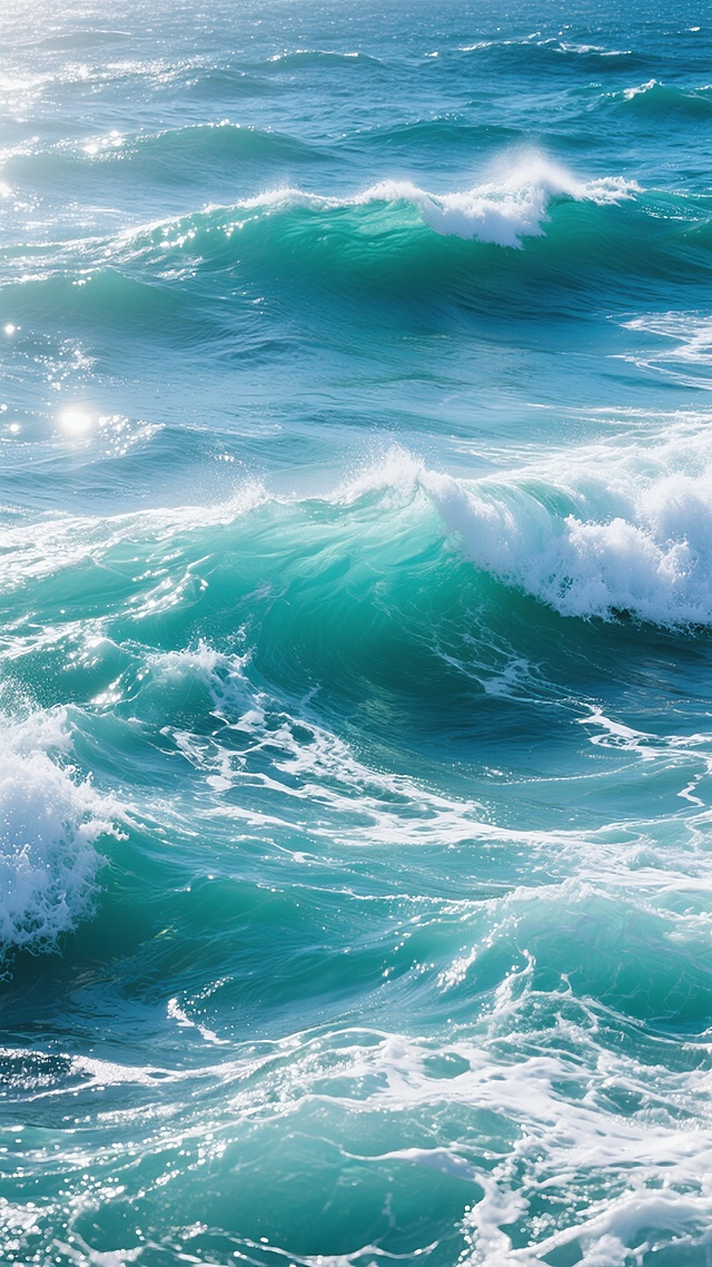 从高空俯瞰的汹涌海面，深邃的蓝绿色调由上而下从靛蓝渐变为明亮的青绿色，阳光从左上方以45度角斜射，在波浪的顶峰和泡沫上形成强烈的白色高光，波浪纹理清晰可见，浪花破碎处呈现细腻的白色泡沫，海水呈现出半透明的质感，光线穿透表层海水形成深浅不一的光影变化，整体画面充满动感和层次感，营造出清新而富有力量的海洋氛围。