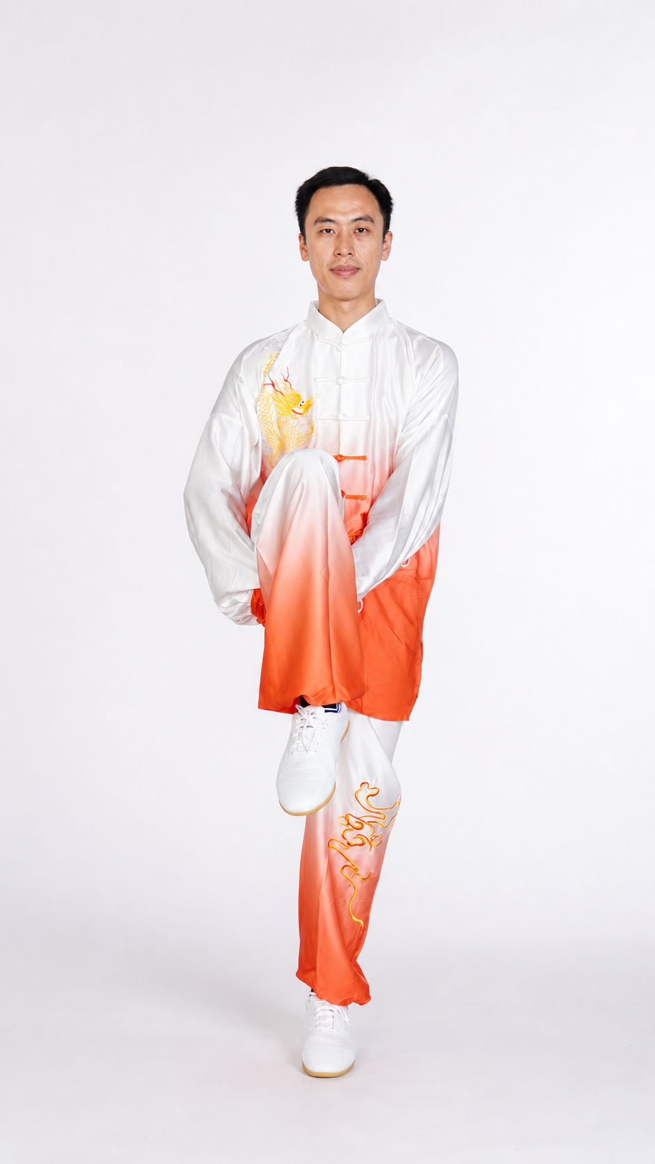 将背景替换为纯白色，保留人物和服装完整，服装精修，智能平整皱褶… - 图片创意预览