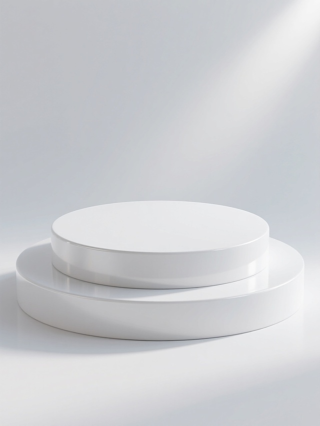 一个具有高级3D渲染质感的圆形展台，展台主体为纯净的白色，表面光滑细腻，带有轻微的反光效果，展现出简约而现代的设计感。展台由上下两层圆形平台组成，下层略宽于上层，边缘线条圆润流畅。整体置于纯白色的纯色背景中，光源从上方偏右位置柔和照射，在展台表面形成自然的高光区域和轻微的阴影过渡，增强了展台的立体感和空间层次。
