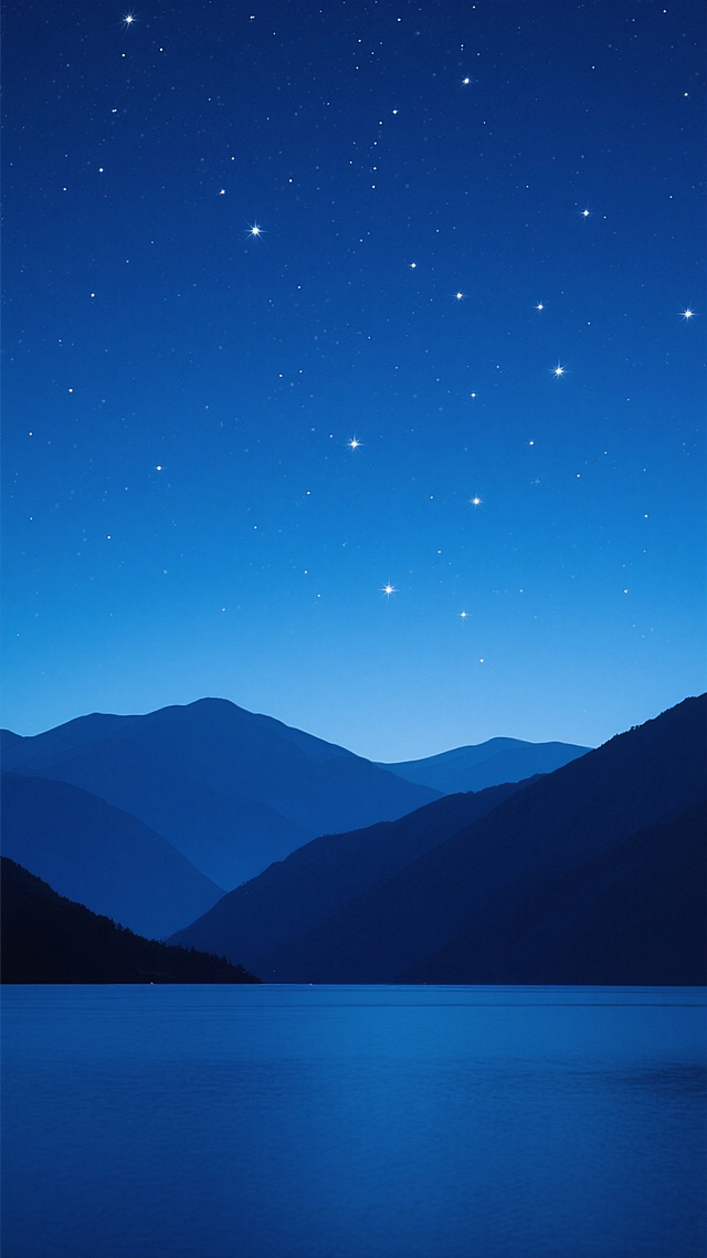 深邃静谧的夜空背景，由深邃靛蓝向澄澈浅蓝渐变的深邃夜空，布满无数闪烁的白色星星，形成自然散布的星点效果，夜空下方是剪影般的连绵远山轮廓，山体呈现深靛蓝色，山脚与平静的深蓝色水面相接，水面平滑如镜，整体营造出宁静、悠远、神秘的氛围，色调统一为不同深浅的蓝色系，光影柔和，无明显强光，只有星星微弱闪烁的光芒，竖构图，画面简洁而富有层次感。