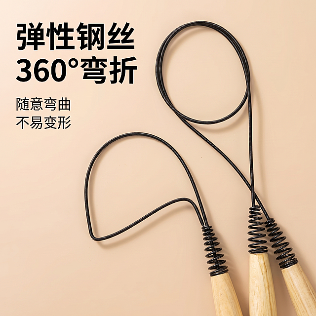 [主图 3] 弹簧钢丝杆子卖点展示
[氛围/风格] 简约专业，商业摄影质感，光线柔和通透，产品清晰真实，画面干净高级
[元素/光影] 展示逗猫棒弹簧钢丝杆子360°弯折特性，浅米色暖调背景，保持钢丝和弹簧结构、材质与原图一致，展示柔性弯折效果。商品主体占比控制在 60%-80% 之间，画面满屏无边框。
[配色色系] 主色调浅米色暖调，黑色钢丝与原木握柄形成对比
[视角构图] 平视构图，完整展示杆子弯折特性
[文字版式] 左侧竖向排列卖点文字，主标题“弹性钢丝 360°弯折”黑色粗体，右侧为产品主体，文字不遮挡产品主体，对比度清晰。
[比例分辨率] 1:1 比例，2k 分辨率，文字清晰锐利，画面超高清
[负向提示词] 变形，水印，文字错乱，产品模糊，背景杂乱，遮挡主体