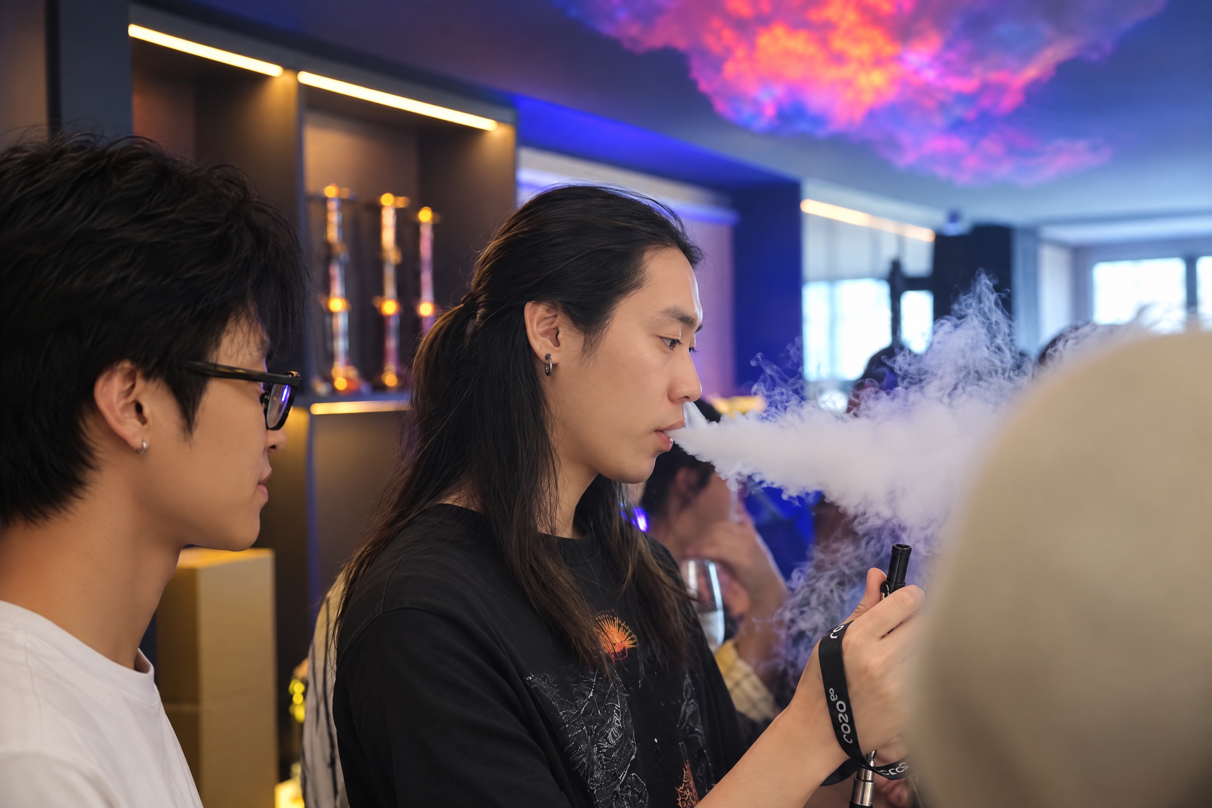 提升整体画质，去除噪点，增强精修质感，保留真实自然的写实质感，… - 图片创意预览