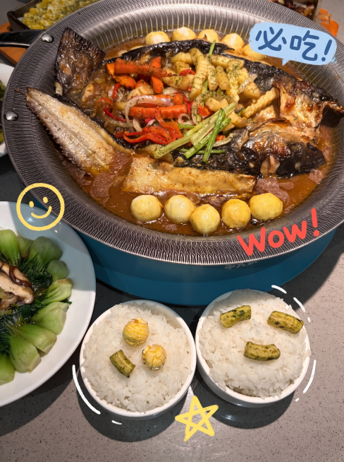 为这道美食图片添加几个可爱、简约的手绘表情贴纸，保持原有菜品清晰不变，调整图片比例为3:4，适配小红书风格，画质清晰预览效果