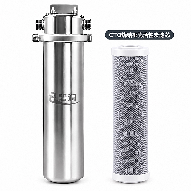 修改右侧CTO活性炭滤芯：1. 顶部和底部的黑色端盖全部换成纯白色塑料端盖；2. 滤芯外层网布改为均匀的浅灰色细密网布，颜色均匀一致，网布纹理细腻均匀，网布下隐约可见内部活性炭。左侧不锈钢过滤器保持不变，白色背景，电商产品摄影风格，高清细节