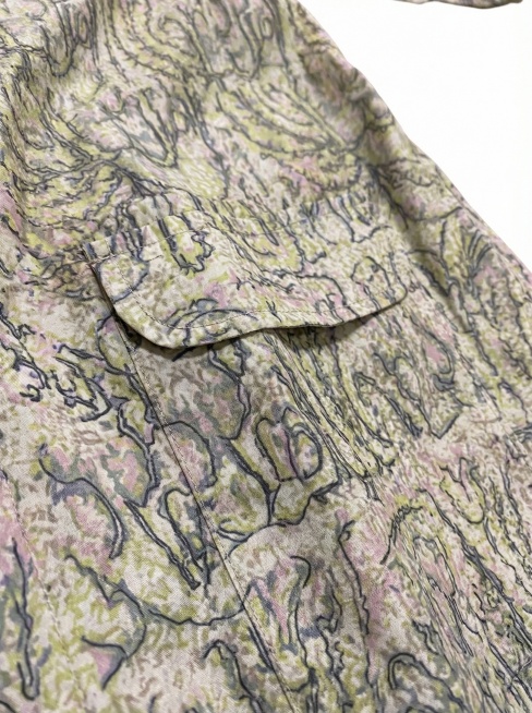 生成几张雨衣细节特写预览效果