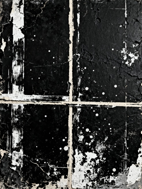 以纯黑色为基底，具有强烈肌理感的抽象背景，表面布满粗糙的白色刮痕、斑驳的纹理和不规则的噪点，形成黑白对比鲜明的视觉效果，整体呈现出一种复古、破损且带有工业风的质感，画面中隐约可见垂直和水平交错的浅色线条，增添了层次感和结构感。预览效果