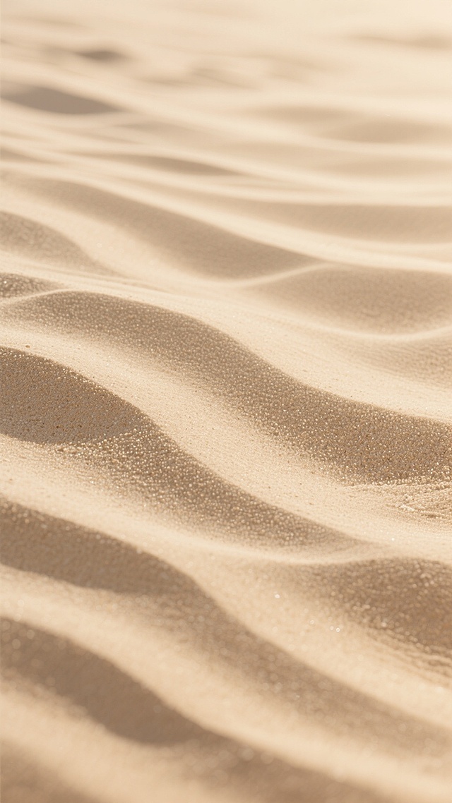 一张展现细腻沙土质感的图片，整体呈现柔和的米黄色调，沙子表面有自然形成的波浪状纹理，线条流畅且富有层次感，颗粒感清晰可见，光线均匀地洒在沙面上，营造出温暖而宁静的氛围，没有任何文字或图案干扰，纯粹的沙土背景，具有真实的自然肌理和柔和的光影效果。