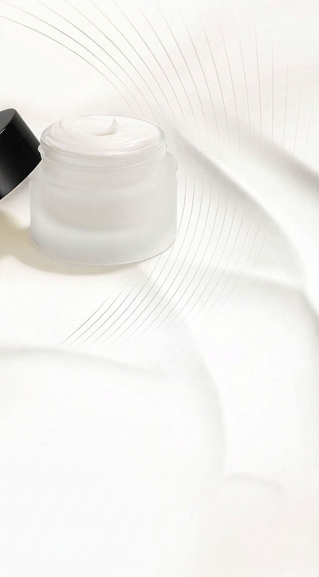 去除图片上所有的文字、标注和表格，保留原有的面霜产品和背景肌理，保持原图风格和画质