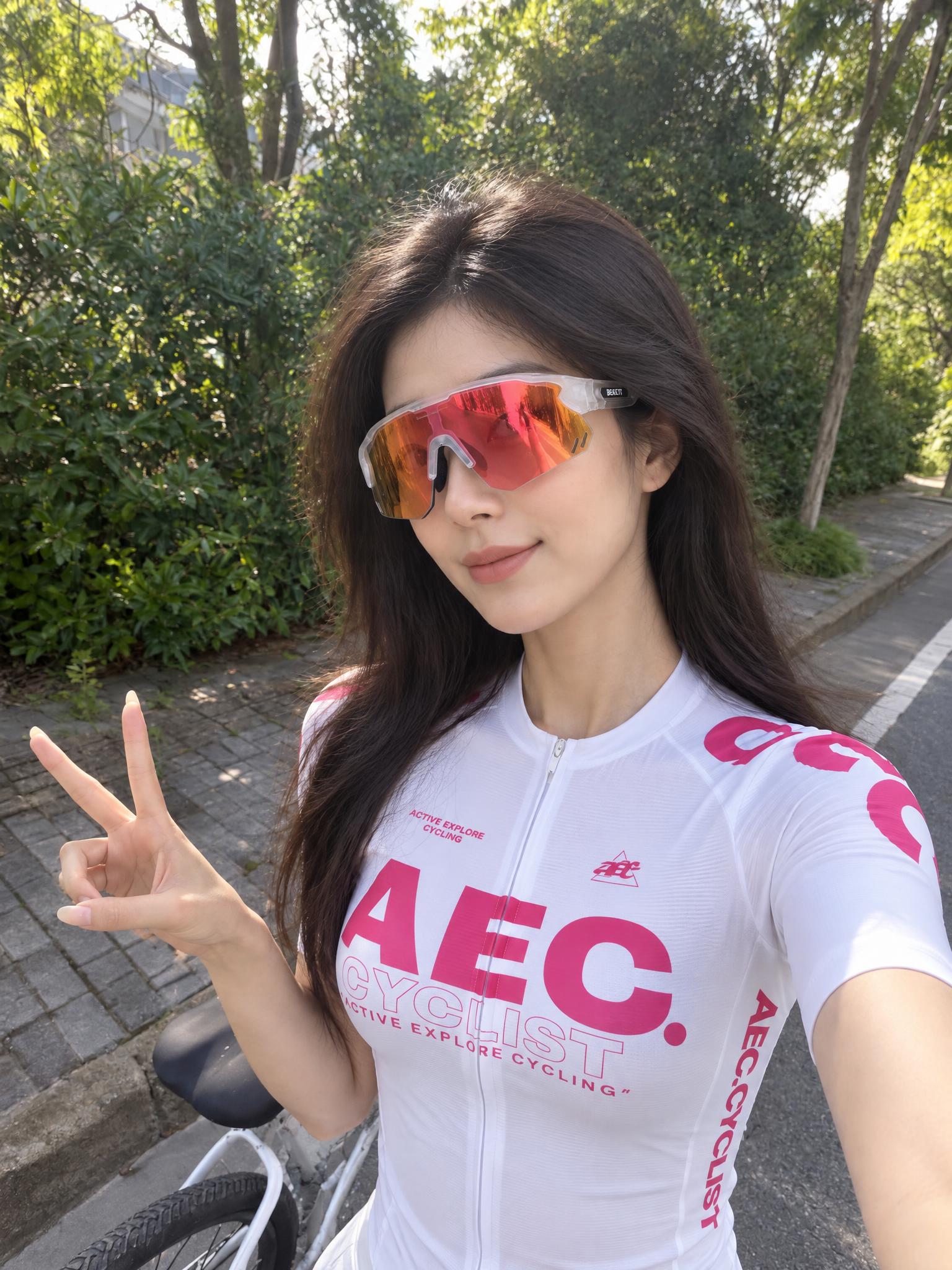 一位五官精致的漂亮中国女生，化着干净漂亮的妆容，哑光底妆，表情… - 图片创意预览