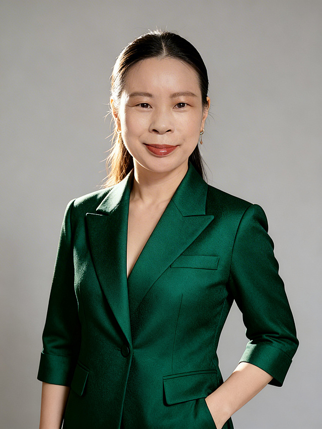 套装质感深绿色，照片下半身露出更多点，把手露出来