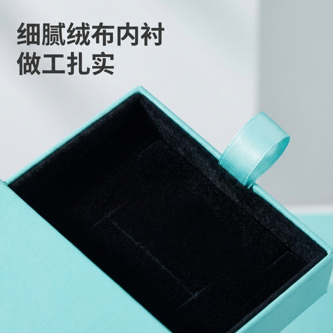 [主图 3] 细节材质特写主图
[氛围/风格] 质感突出，保持整体商务简洁风格统一。
[画面元素] 商业摄影质感、光线柔和通透、产品清晰真实、画面干净高级。放大特写展示蒂芙尼蓝色抽拉包装盒的内部黑色绒预览效果