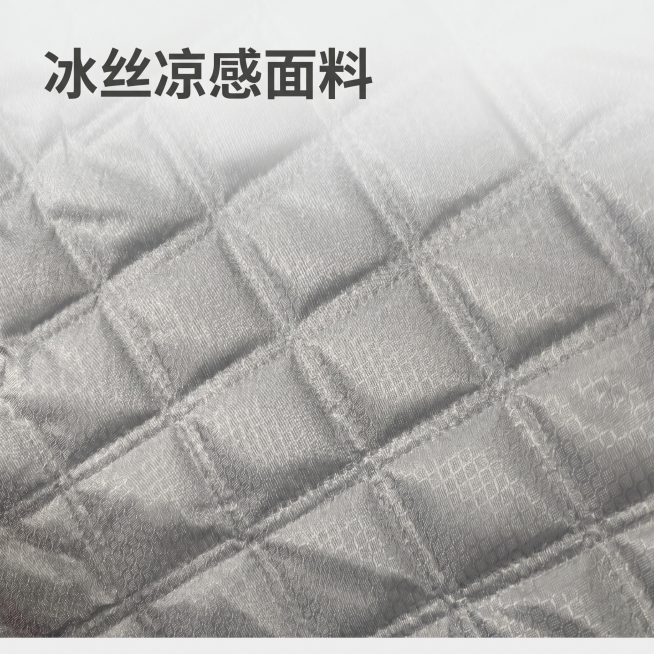 冰丝凉感面料细节商品图，1:1正方形，浅灰色菱格绗缝冰丝面料纹理特写，简约高级商业摄影，保留原面料清晰纹理和质感，画面干净高级，左上角负空间添加文字卖点"冰丝凉感面料"，深灰色粗体无衬线字体，清晰醒目预览效果
